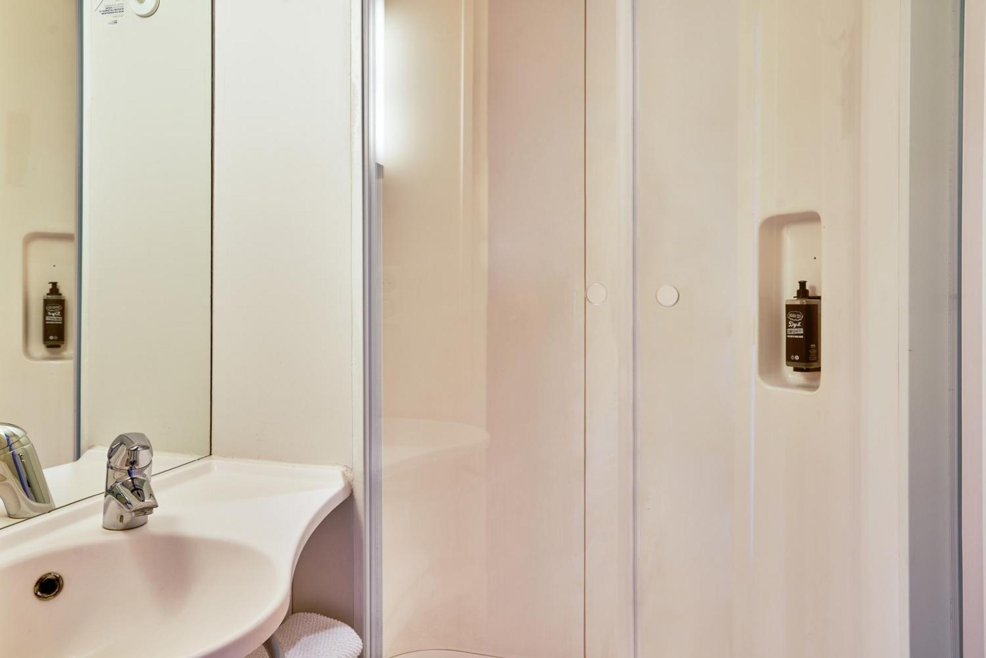 Ibis Budget ,hotel En Travaux, Photos Non Contractuelles Hotel Villemomble