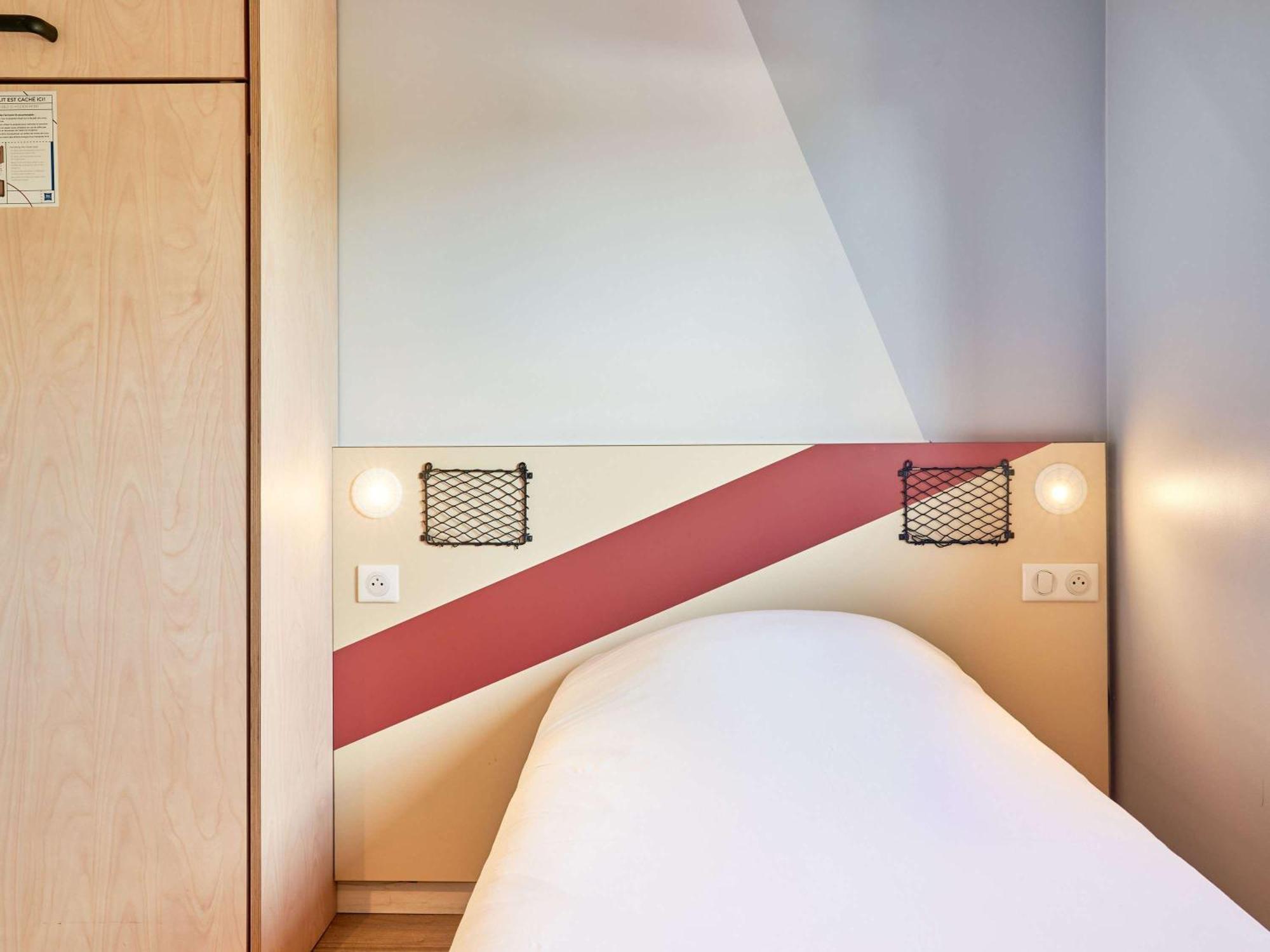 Ibis Budget ,hotel En Travaux, Photos Non Contractuelles